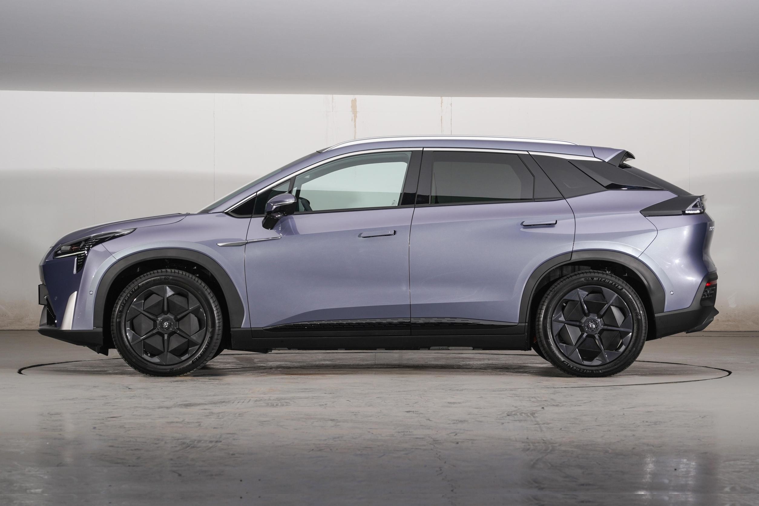 600Km Long Range AION EV Car Left Steering AION LX 5 Seater Electric Cars