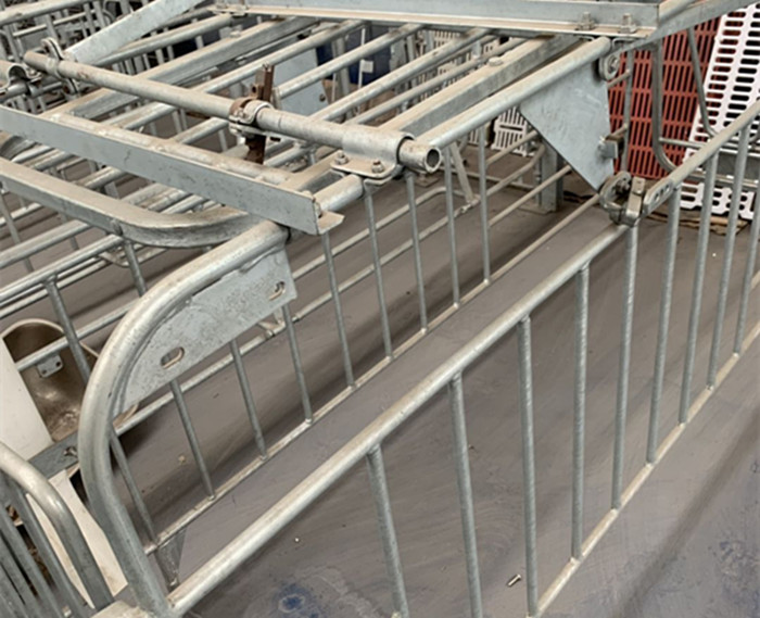 0.65m/0.60m Width Pig Raising Equipment Farrowing House For Pigs Acid Resistance