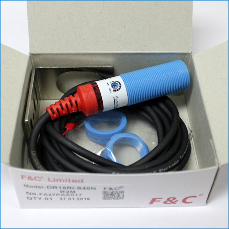12V Dc M18 Reflective Cylindrical Photoelectric Sensors 3 Wire Diffuse Switch CE