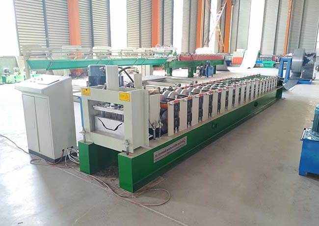 Length Adjustable Gutter Roll Forming Machine Forming Steps 18 For 400mm Width Roofing