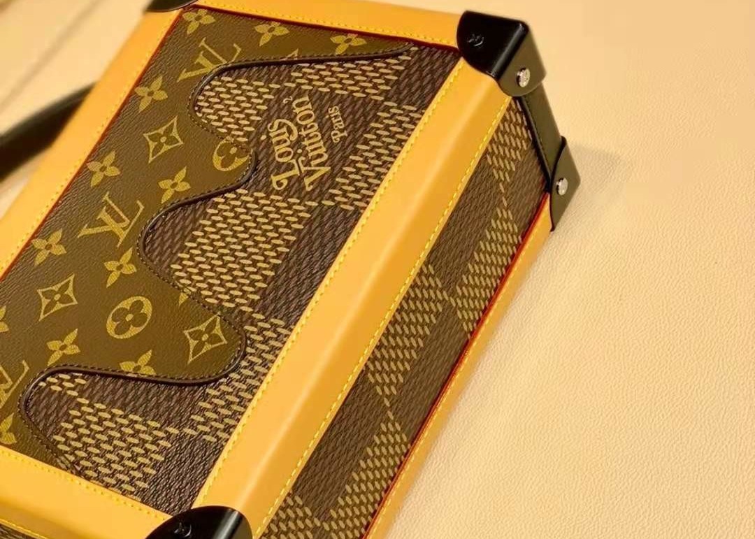Unisex Soft Trunk Bag , Duck Pendant Box Crossbody Bag With Lock