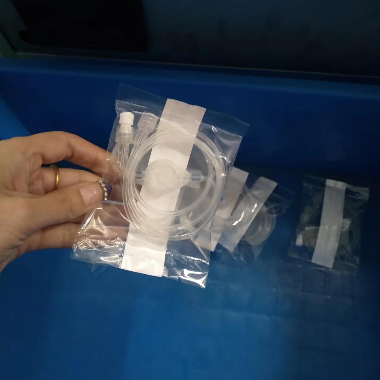 PLC Controlled Cannula Manufacturing Machine Medical Extension Tube Packing Sealing Equipment
