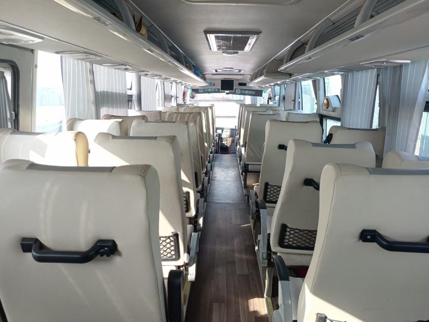 Second Hand Tour Zhongtong Bus Yuchai Engine LCK6100 Air Bag Suspension 46seats
