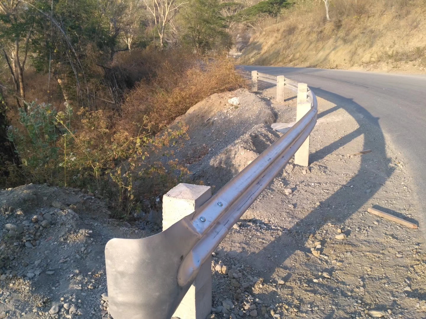Q235 Q345 Galvanized Steel Highway Guardrail Fishtail End for Customized Projects