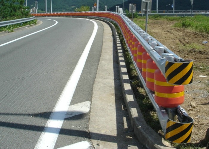 Tunnel Portal Roller Crash Barrier , Guardrail Safety Rolling Guard Barrier
