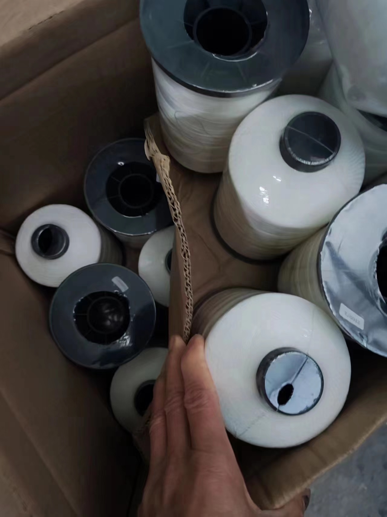 100% Polyester V69 210D/3 High Strength Sewing Thread for Mattresses TEX70 Bonded