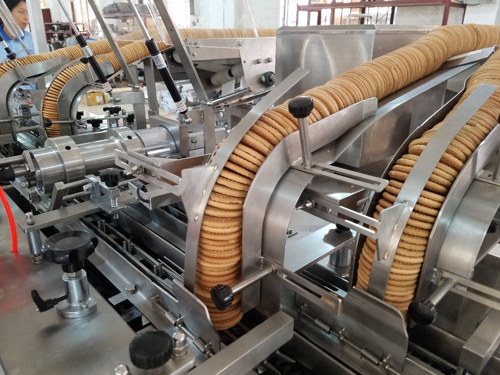 ISO Approved Flow Pack Packaging Machine Biscuit Sandwich Machine