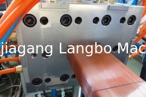 Embossed WPC Outdoor Profile Extrusion Line 400KG/H 75KW