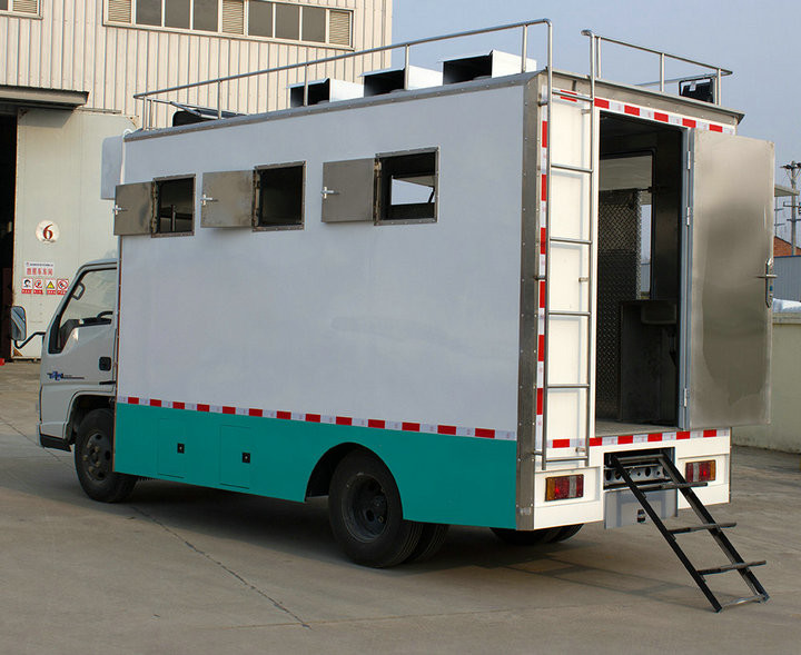 Customized JMC Mobile Cooking Trucks , Street Food Truck For Dessert / Cafes / Boissons