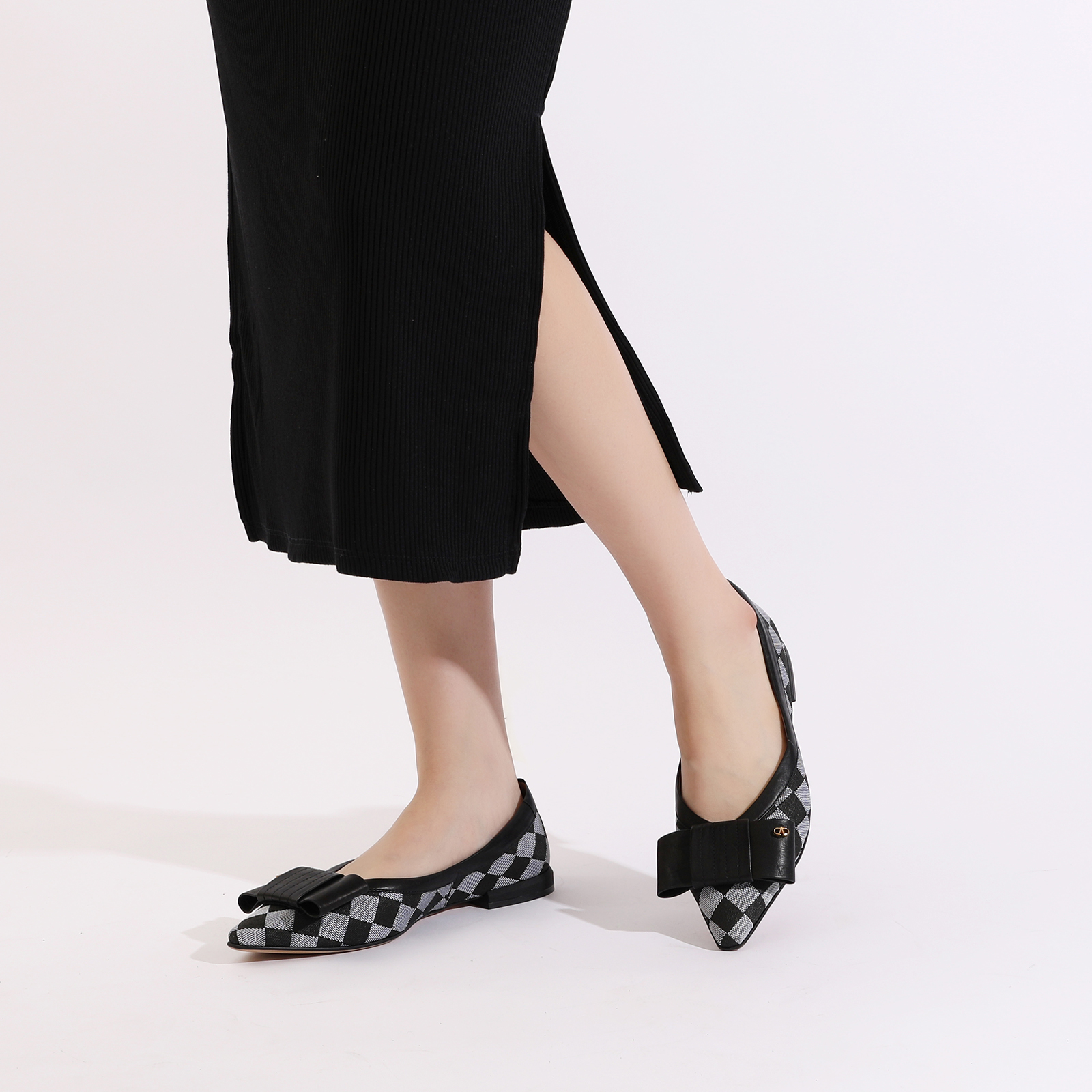 Soft And Lightweight Women Flat Leather Shoes Plaid Pattern for Office