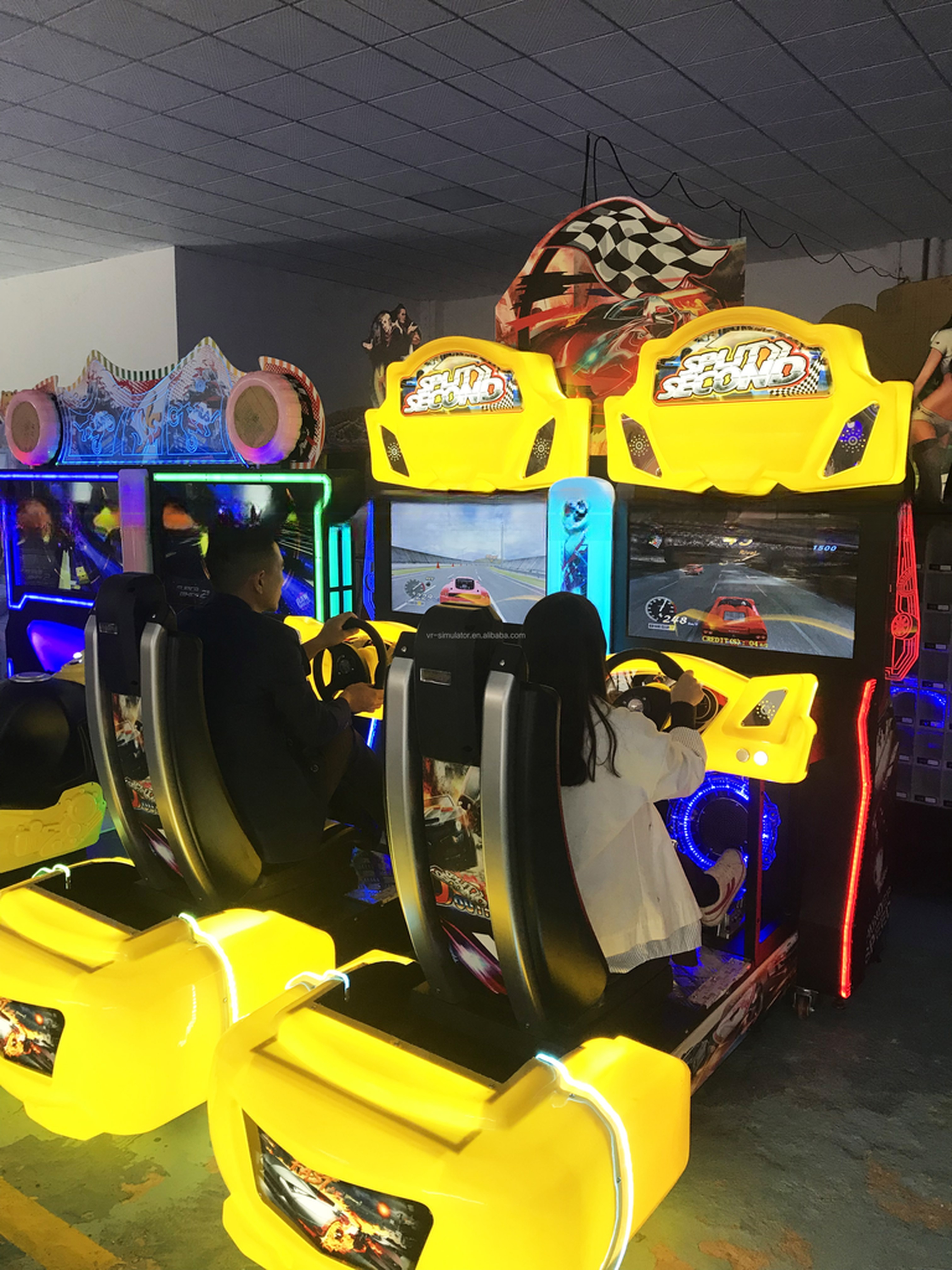 OEM ODM Interesting 2 Player Racing Arcade Machine For Amusement Parks