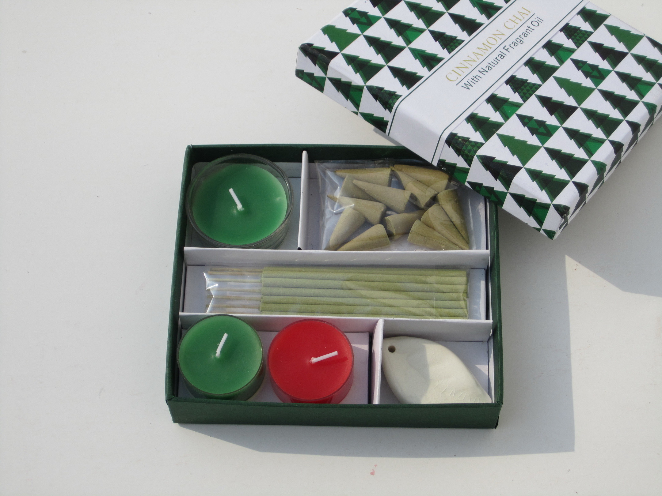 Red & Green Cinnamon chai fragrance scented tealight candle & holder packed into gift box