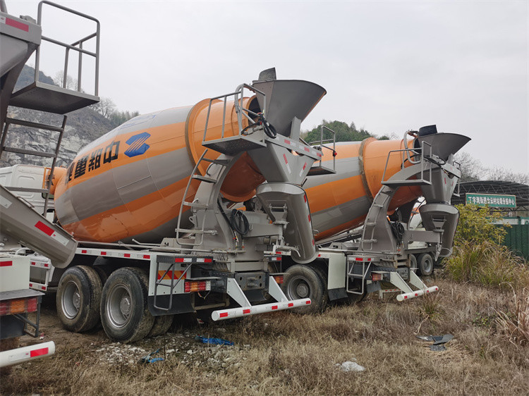 10m³ White Twin Shaft Concrete Mixer Truck For Industrial