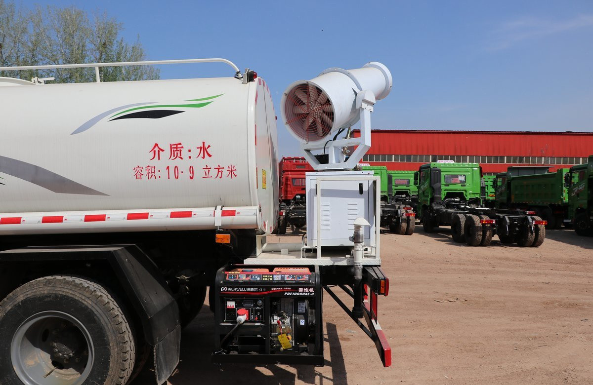 Truck Sprinkler 4500mm Wheelbase FAW J6L Water Tanker 11000 Liters Manual Transmission