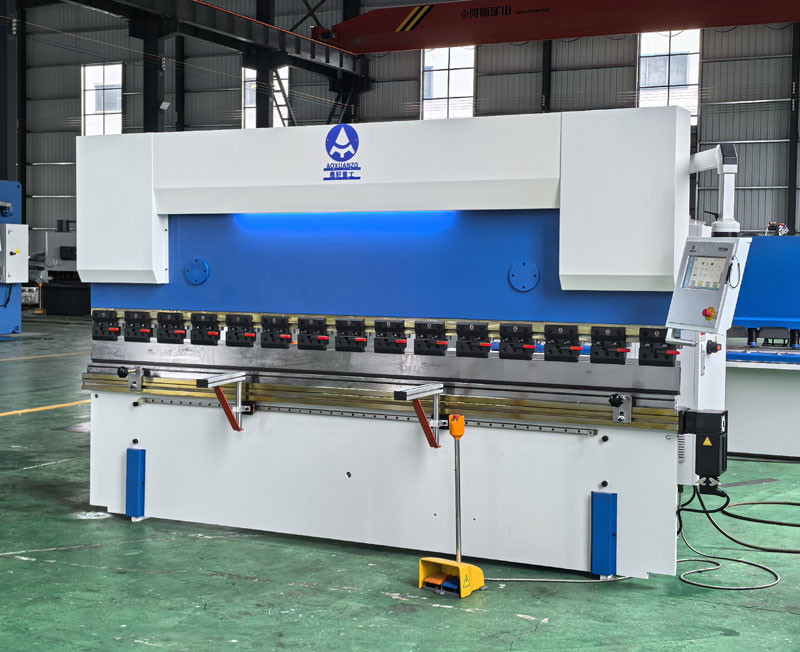 40Tons 3200mm CNC TP10S Hydraulic Press Brakes For Metal Sheet Folding Bending Angle Adjust