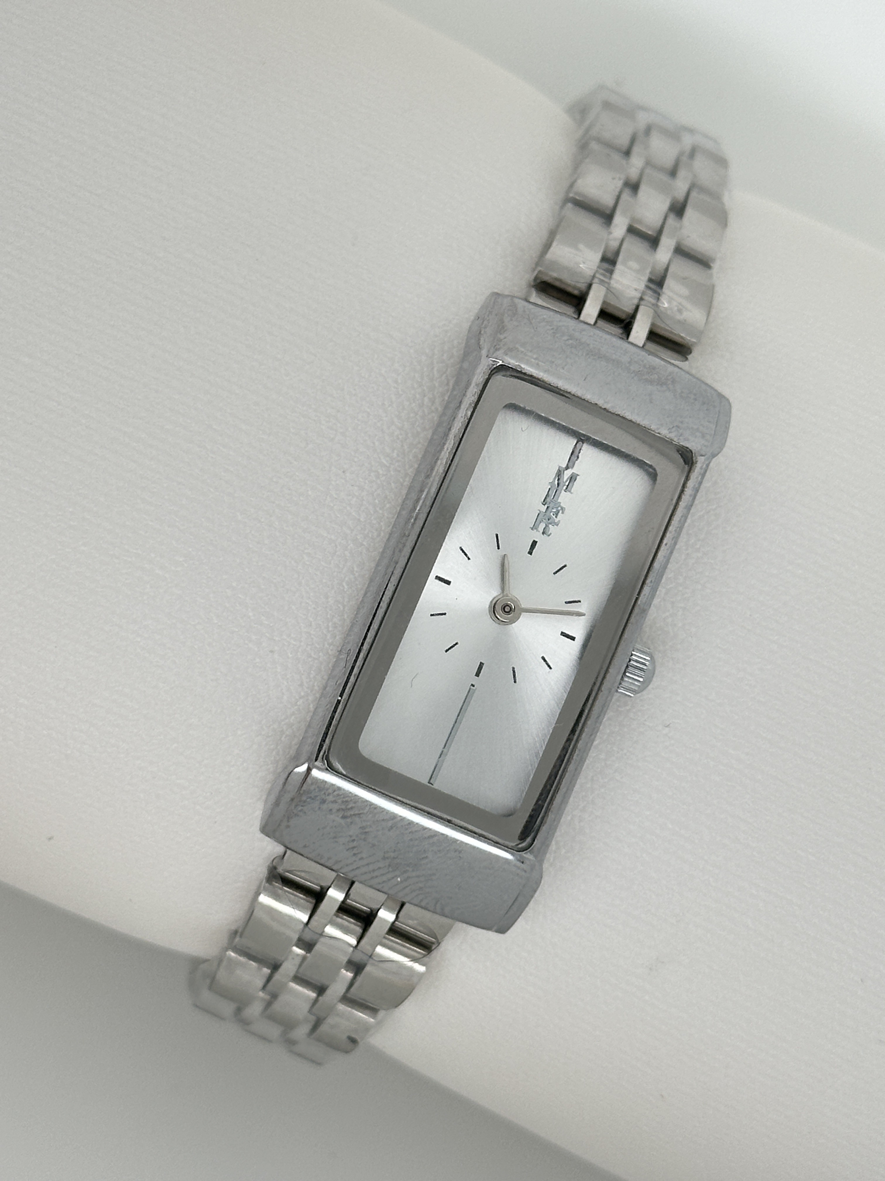 Silver Dial Analog Wrist Watch Stainless Steel With Date Display And Luminous Hands