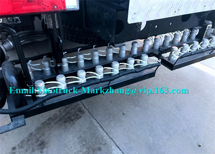SINOTRUK HOWO12000L Asphalt Sprayer Equipment / Bitumen Sprayer Truck Automatic