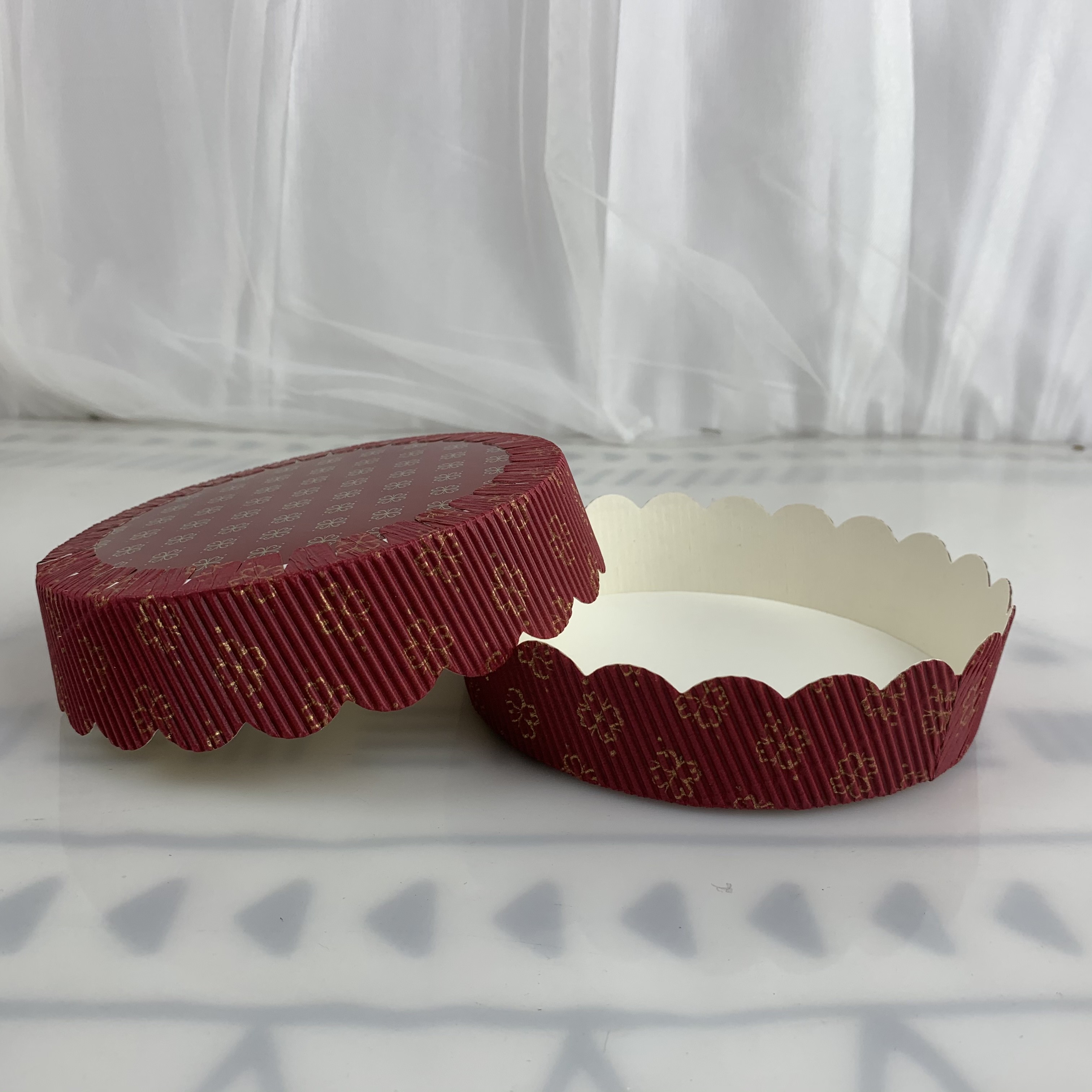 300gs Thick Red Paper Cake Pans Recyclable Freezer Safe
