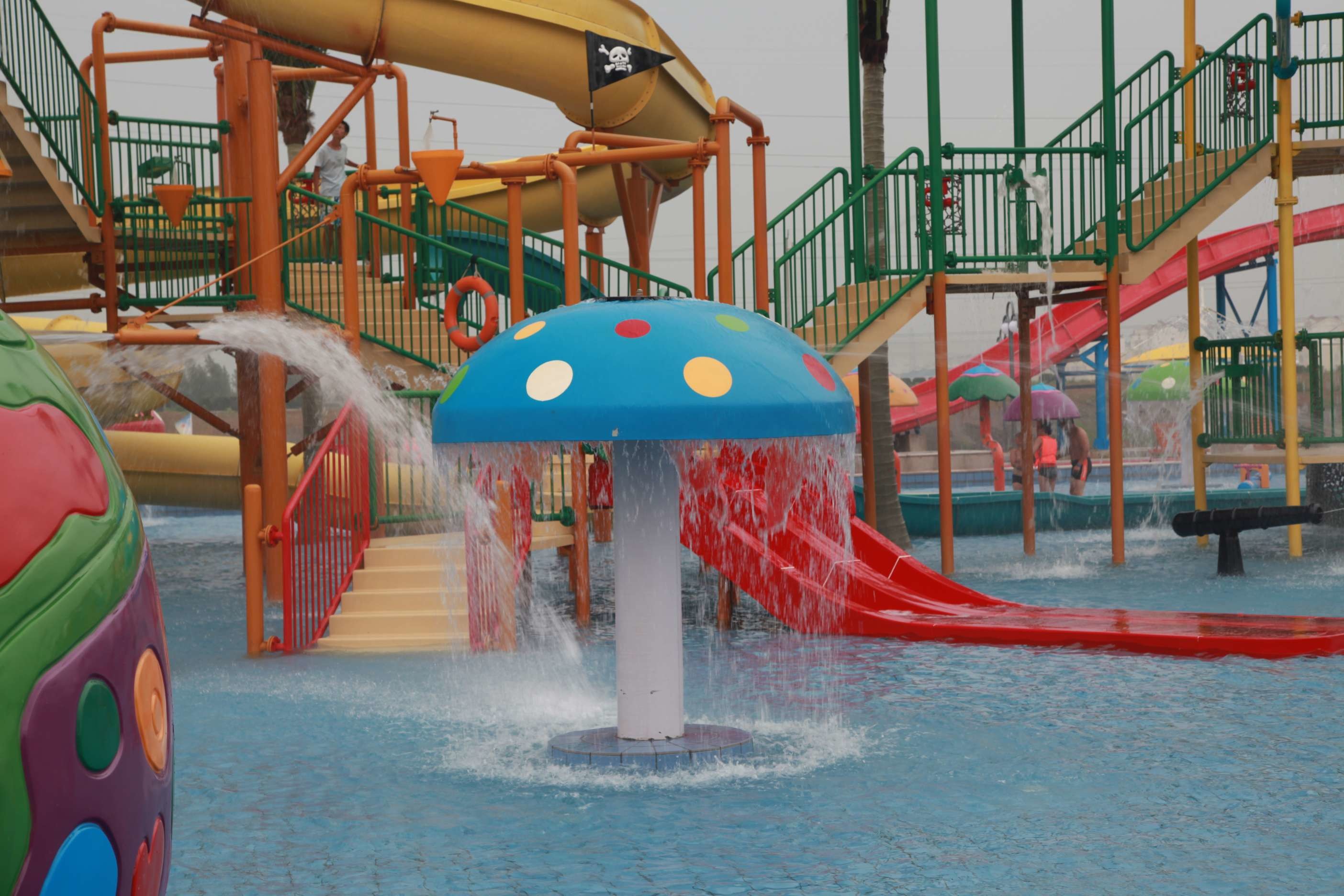 Commercial Fiberglass Duck Spray Water Park Equipment Children Outdoor Games