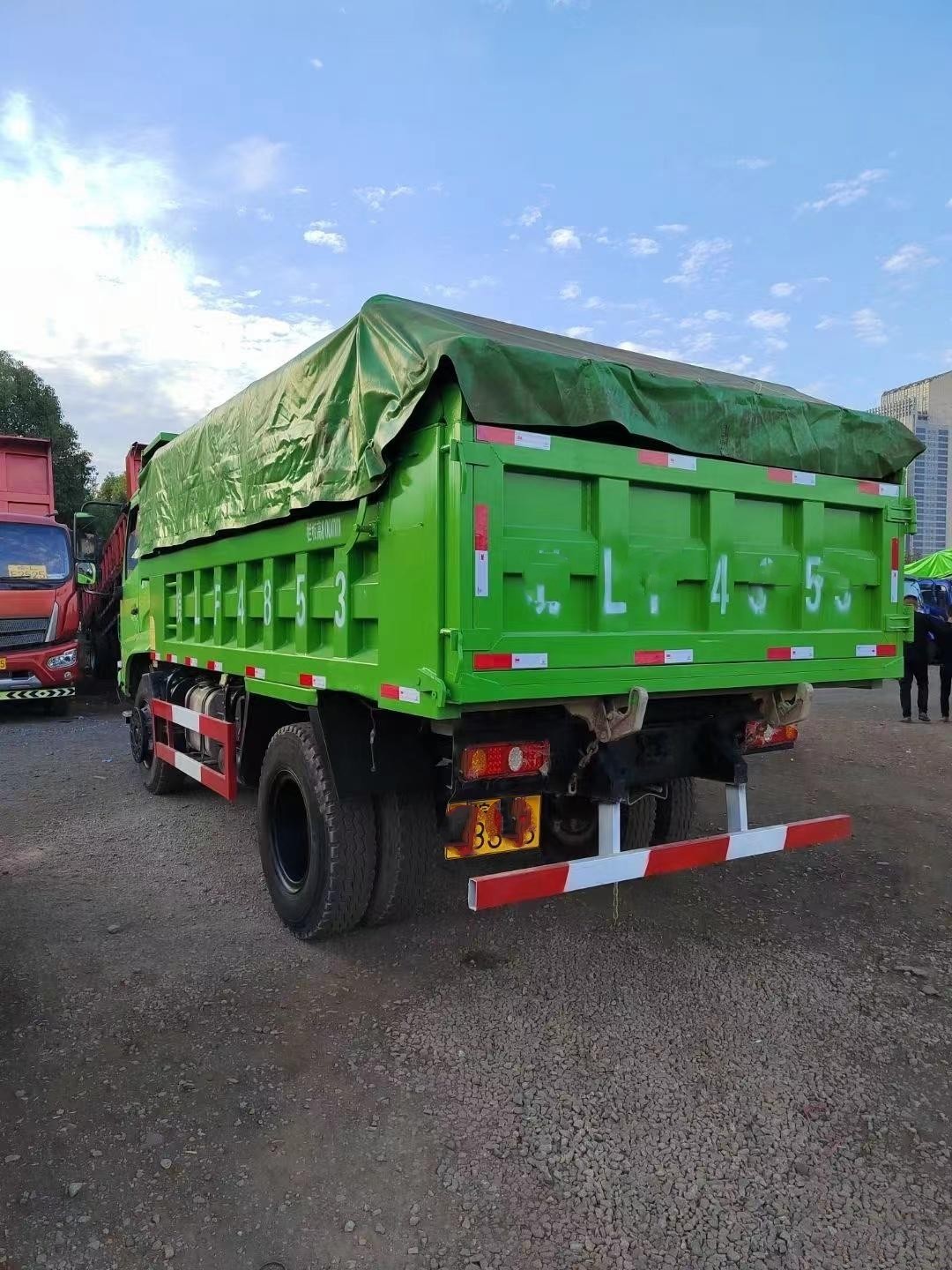 Left Used Dump Truck Dongfeng Brand 4x2 Dumper Used Light Duty Dump Trucks