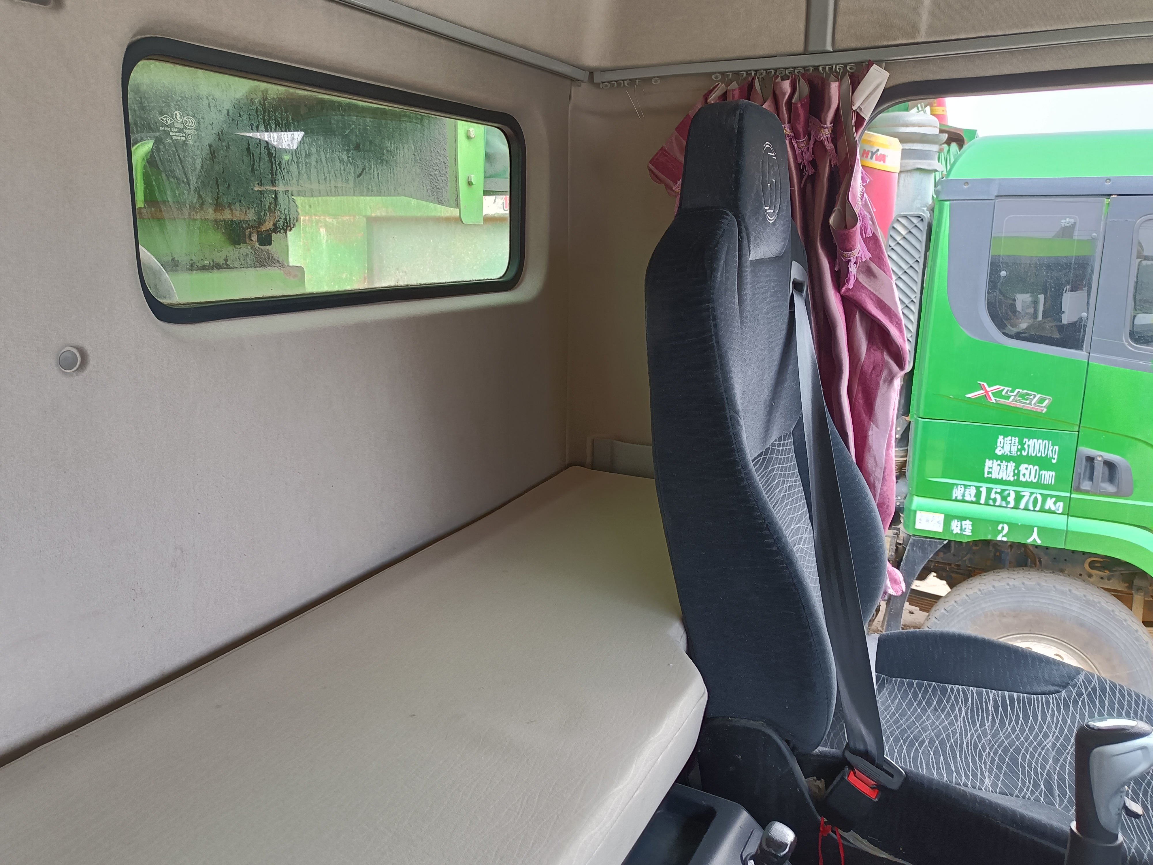 8x4 Tipper Truck Shacman Dump Truck For Sale 2021 Year 30-50 Tons Rocks Sands Transport
