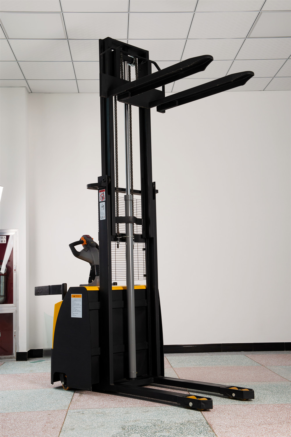 Low Roof KAD Free Lifting 2000kg Electric Pallet Stacker