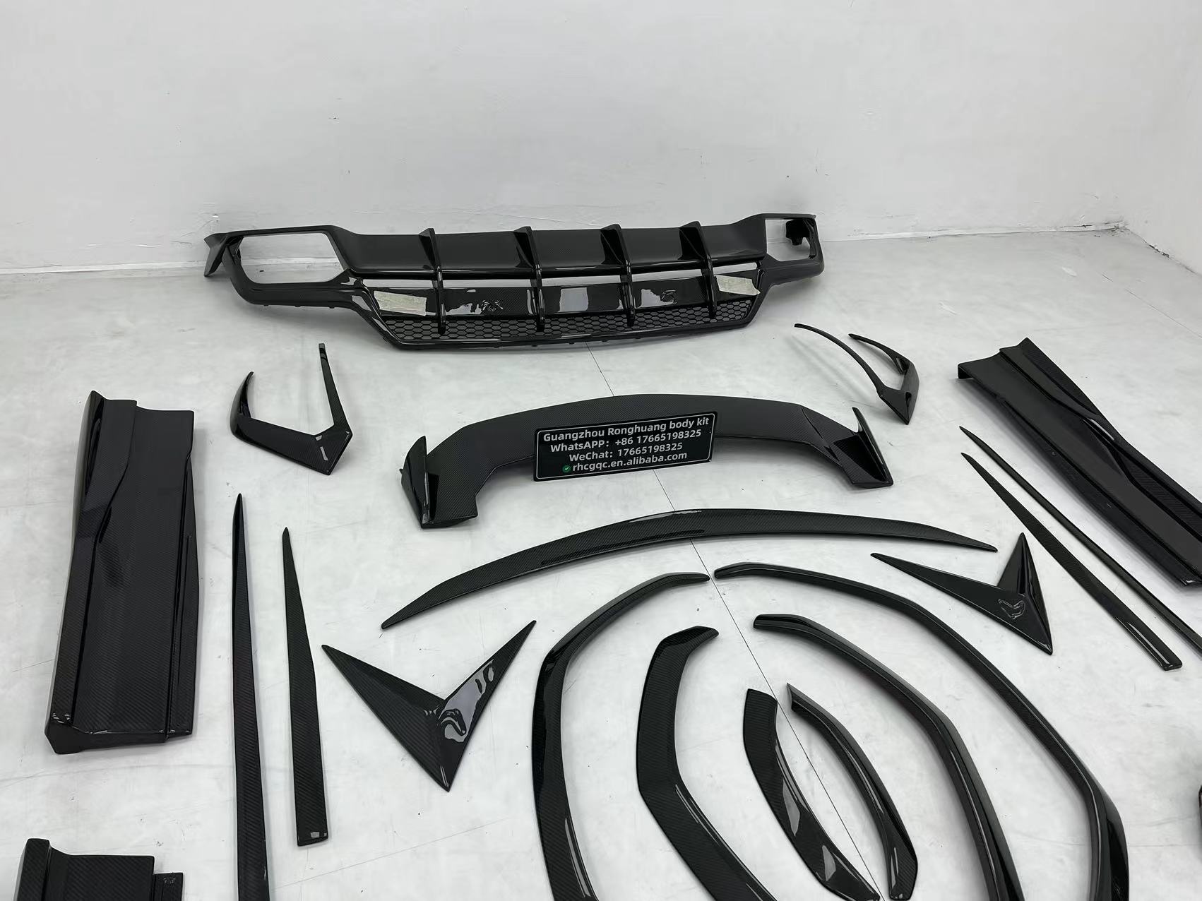 For Lamborghini URUS Carbon Fiber Body Kit Urus Upgrades Top-style Carbon Fiber Front Lip Diffuser Spoiler Hood Widebody Kit