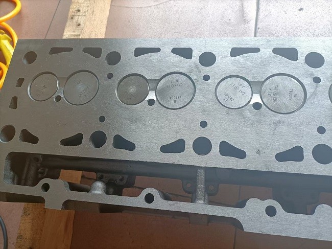 Engine Spare Parts 3116 Cylinder Head Assembly 2454324 2352974