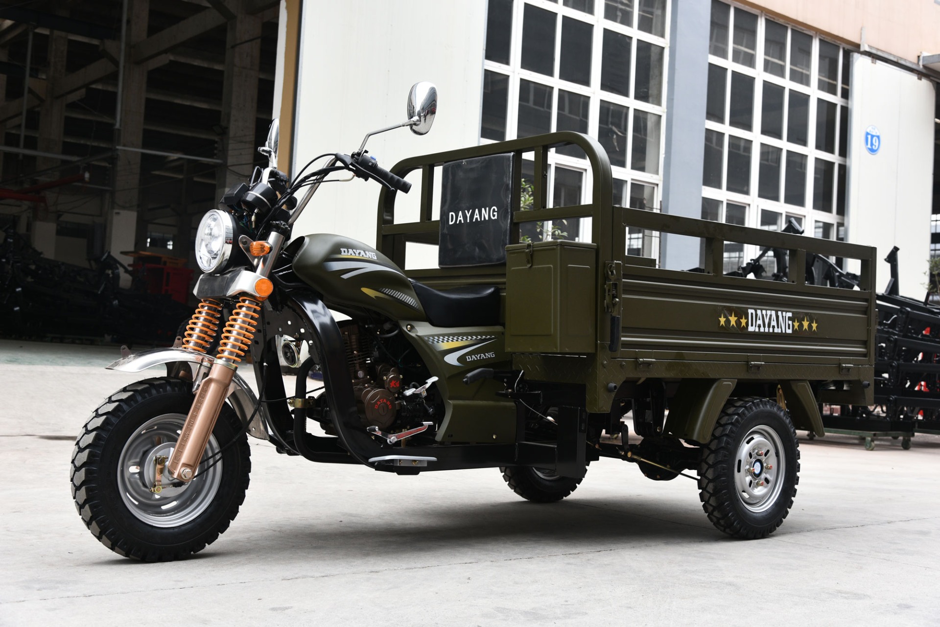 150cc Engine Classical and Light Loading Truck Cargo Tricycle with Hydraulic Rear Brake