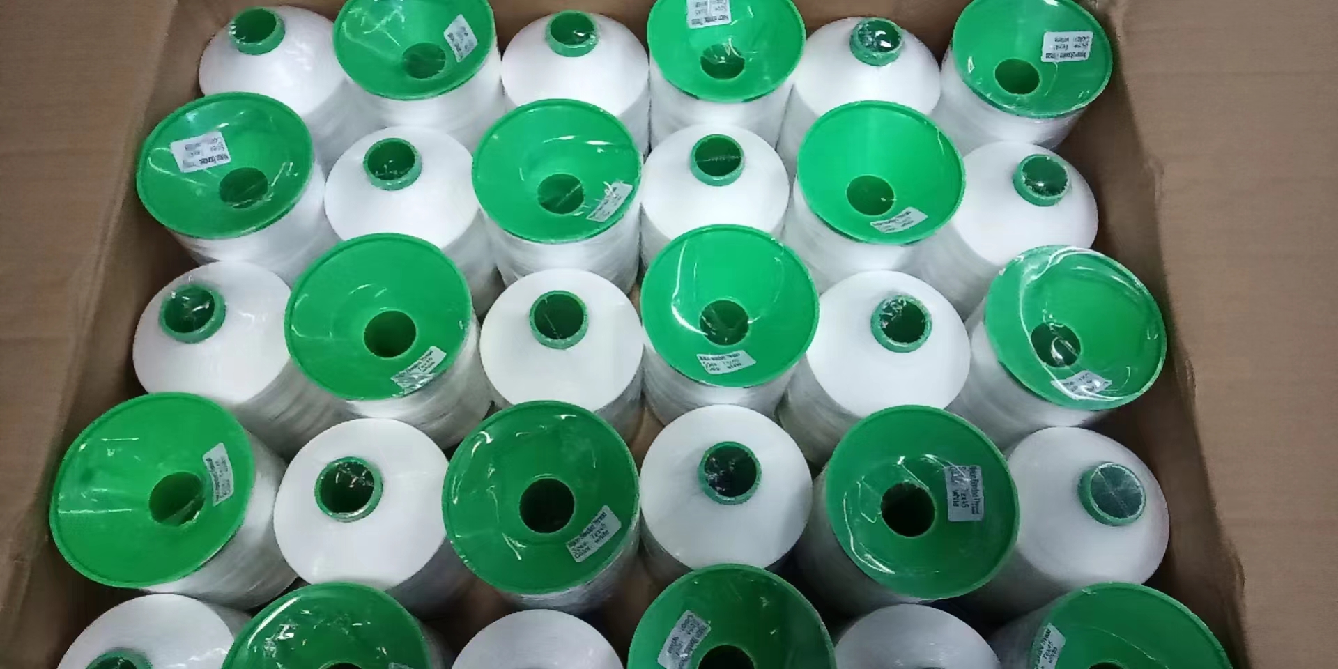 High Tensile Strength 100% 630D/3 400g Polyester Sewing Thread Pattern Dyed Sample Pay