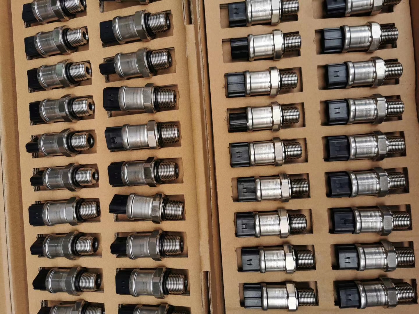 206-06-61130 Excavator Electrical Parts PC200-7 PC220-7 PC300-7 PC360-7 Pressure Sensor Switch