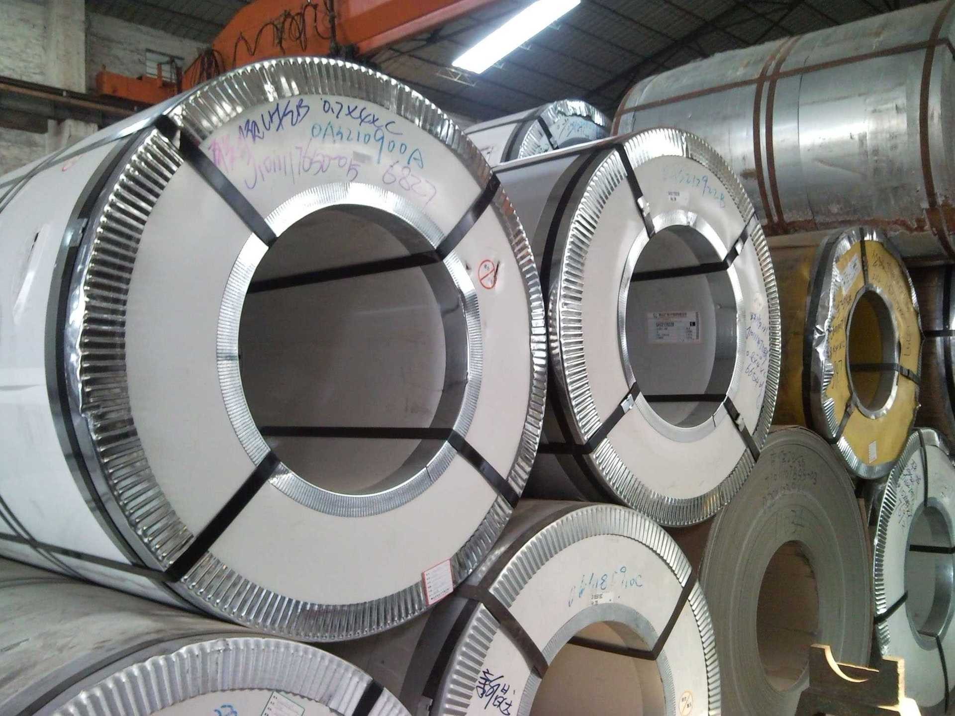 1% Nickel Grade 201 Stainless Steel Coils , Cold Rolled 1250mm Width