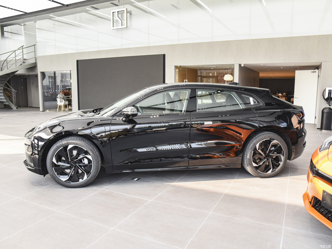 ODM Front Wheel Drivetrain Electric Hybrid SUV Cars With High Charging Capacity