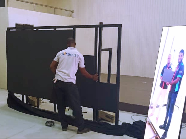 Aluminum FCC P3.9 65536dots/m2 Indoor Fixed Led Display