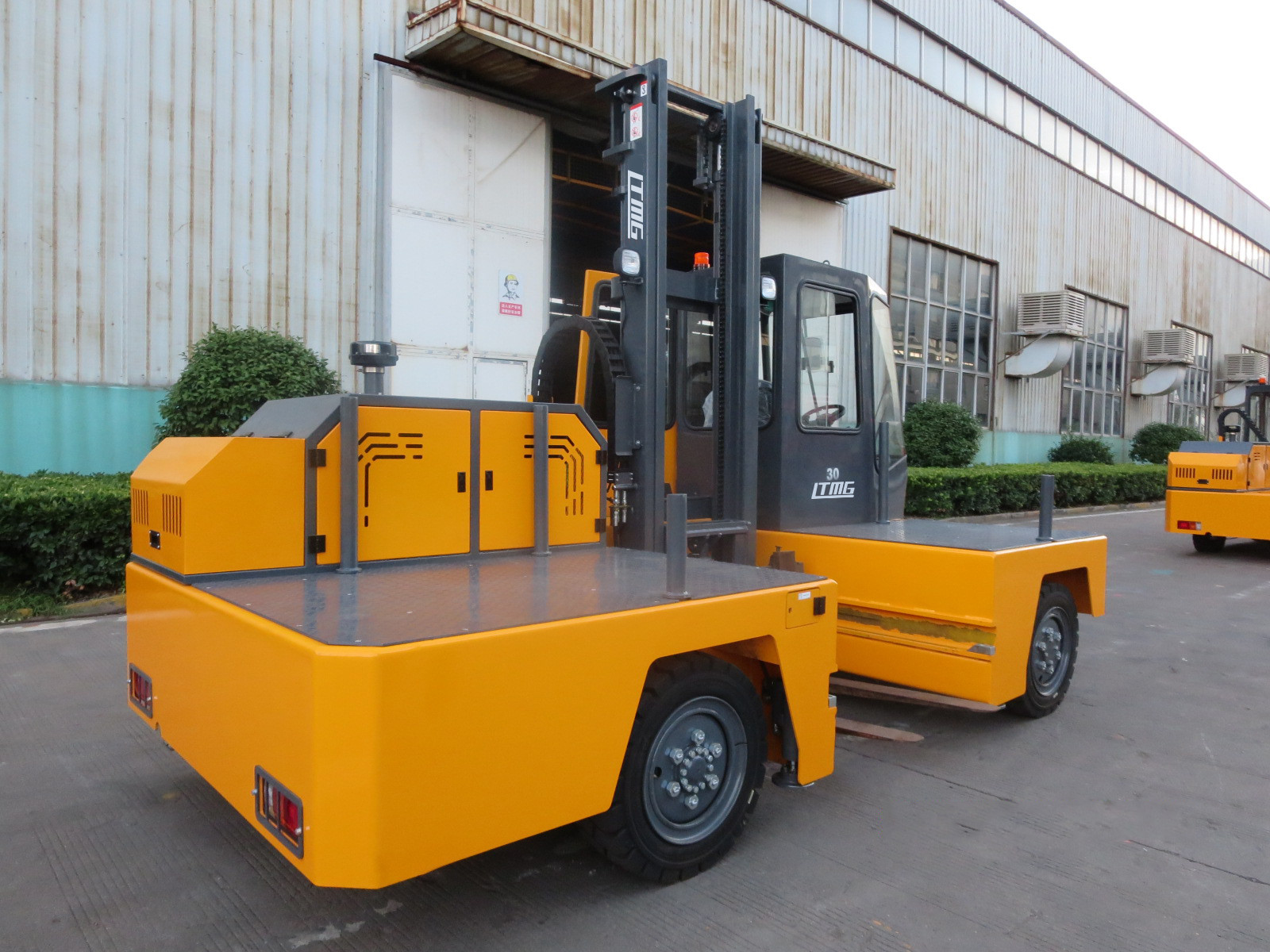 3 Ton Side Forklift Trucks 6850 Kg Operating Weight 3600mm Lifting Height