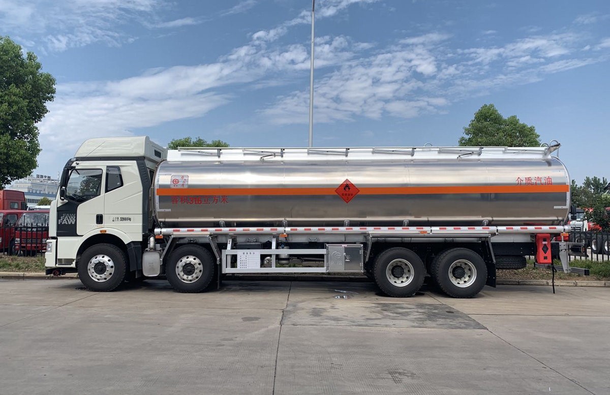 Factory Supply 371 hp 273 Kw 6x4 Oil Truck Tanker Dimension Gallon Fuel Tank Truck