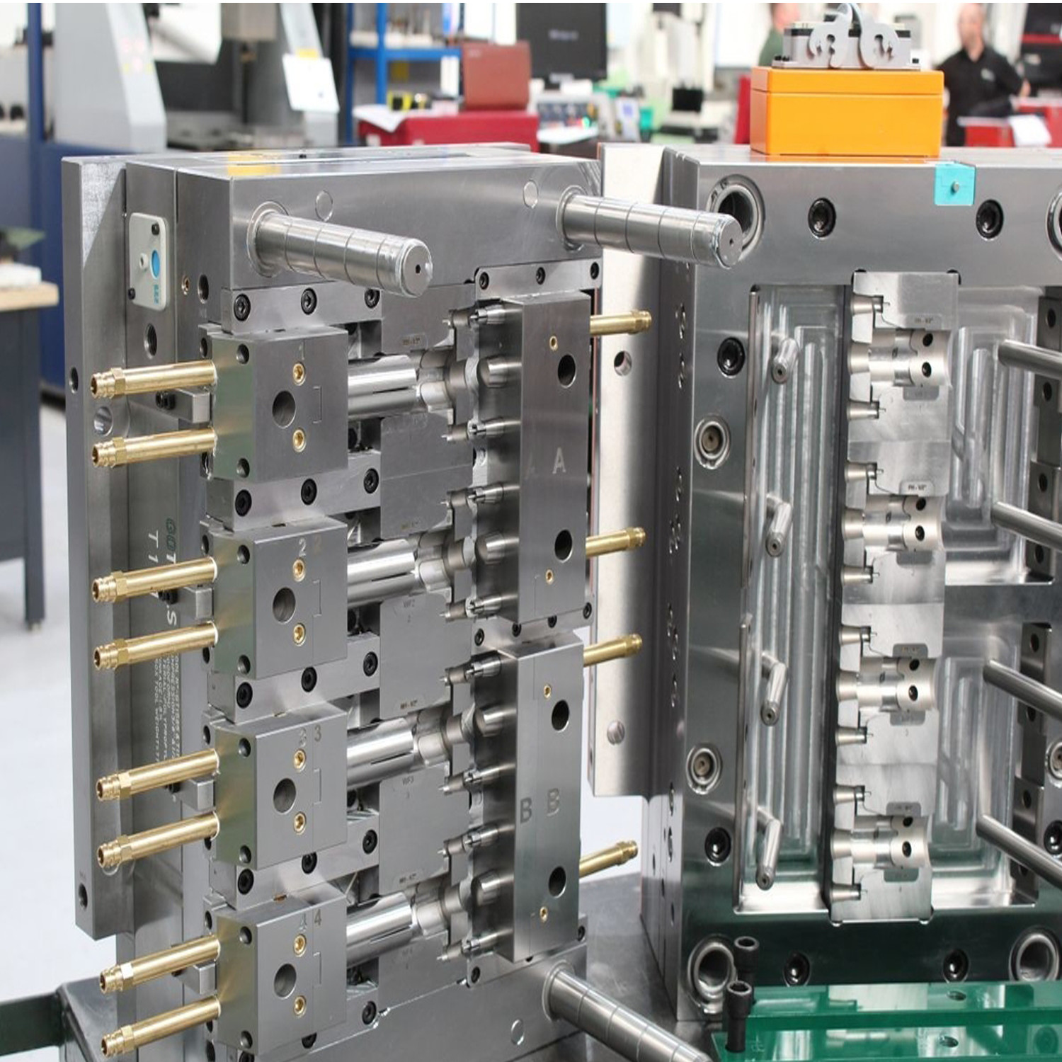 Durable PP PC ABS Injection Mould with Hot Runner System and S136 Material