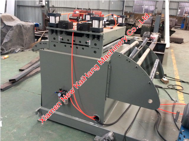 Color Custom Auxiliary Equipment Light Gauge Hydraulic / Power De-Coiler With Leveling