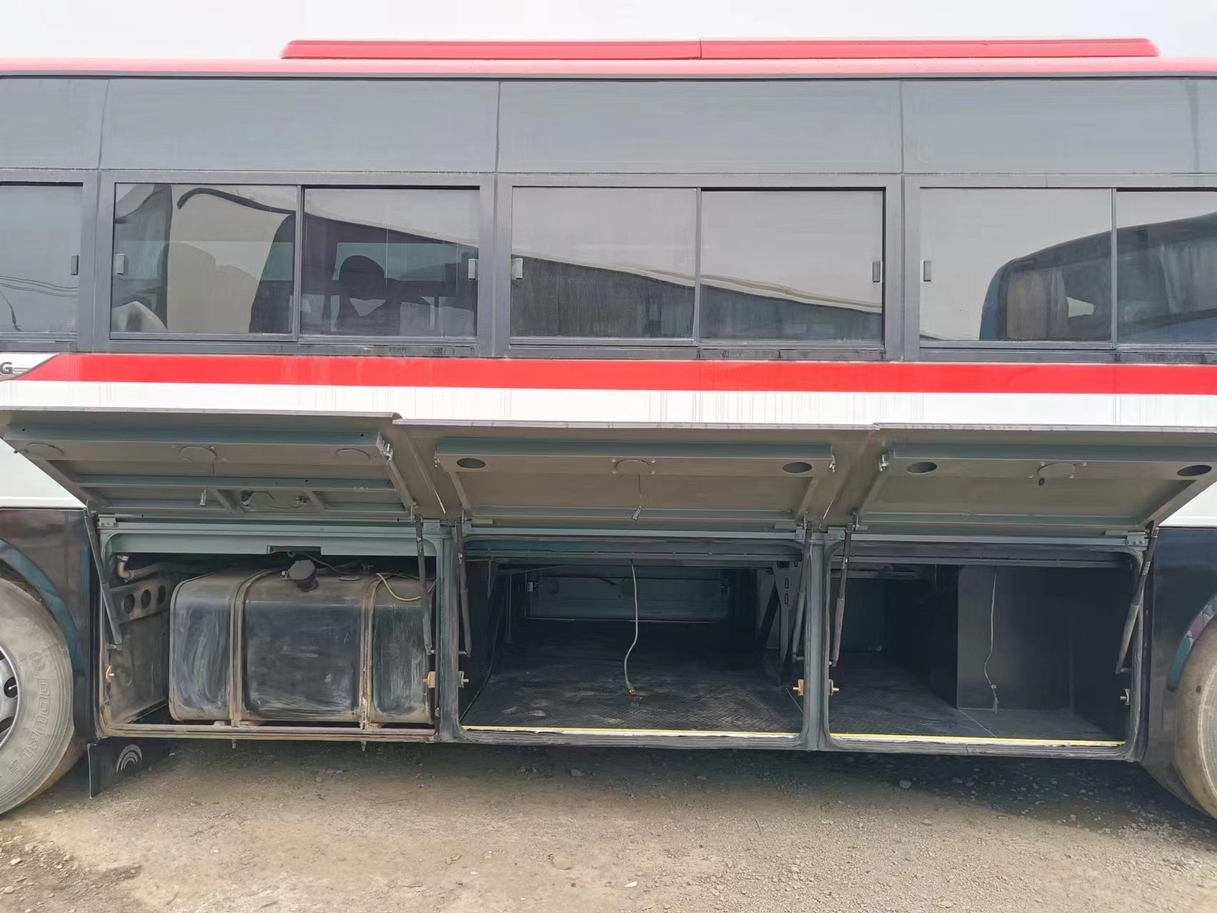 12 Meters Long 55 Seats Used Coach Bus Yutong ZK 6127 Two Windshields LHD / RHD