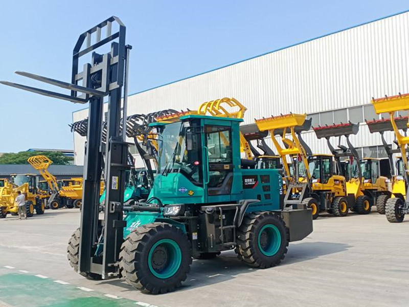Durable off-road forklift truck 4.5ton 4x4 rough terrain forklift truck price