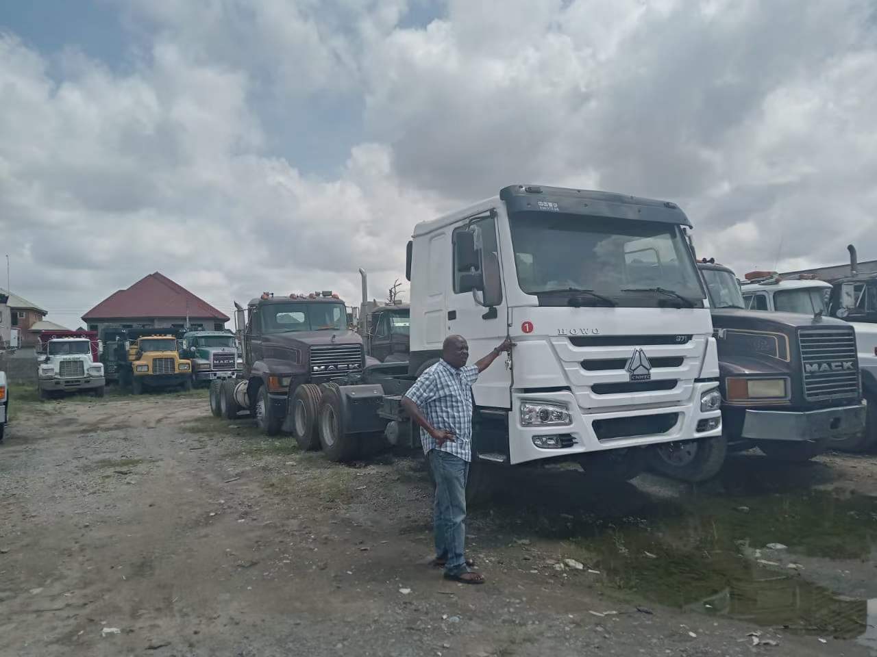 SHACMAN F3000 6x4 Dump Truck 12 Tires 30 Tons 10-15T GVW Good Design and Performance