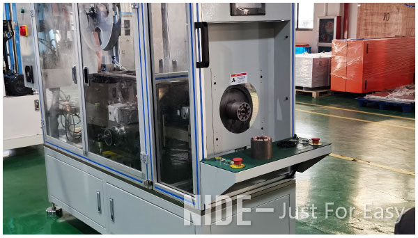 Automatic Horizontal stator insulation paper inserting machine.jpg