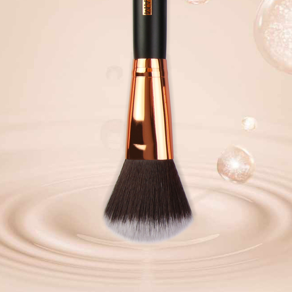 High quality Wood Handle Makeup Brushes Fan Brush best make up brush