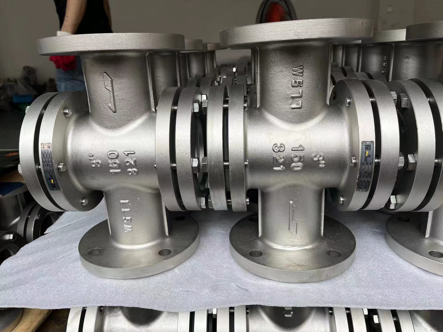 Flanged Sight Glass Valve Two Windows Connection With Spinners