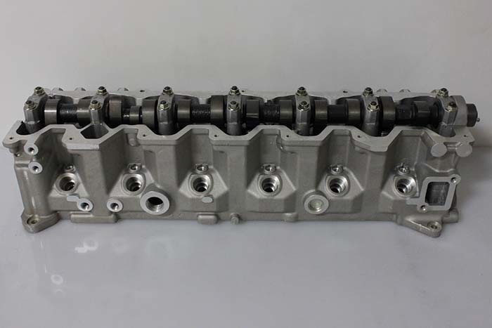 NISSAN RD28 Complete Cylinder Head 11040VB301 11040-VB301 Engine Components