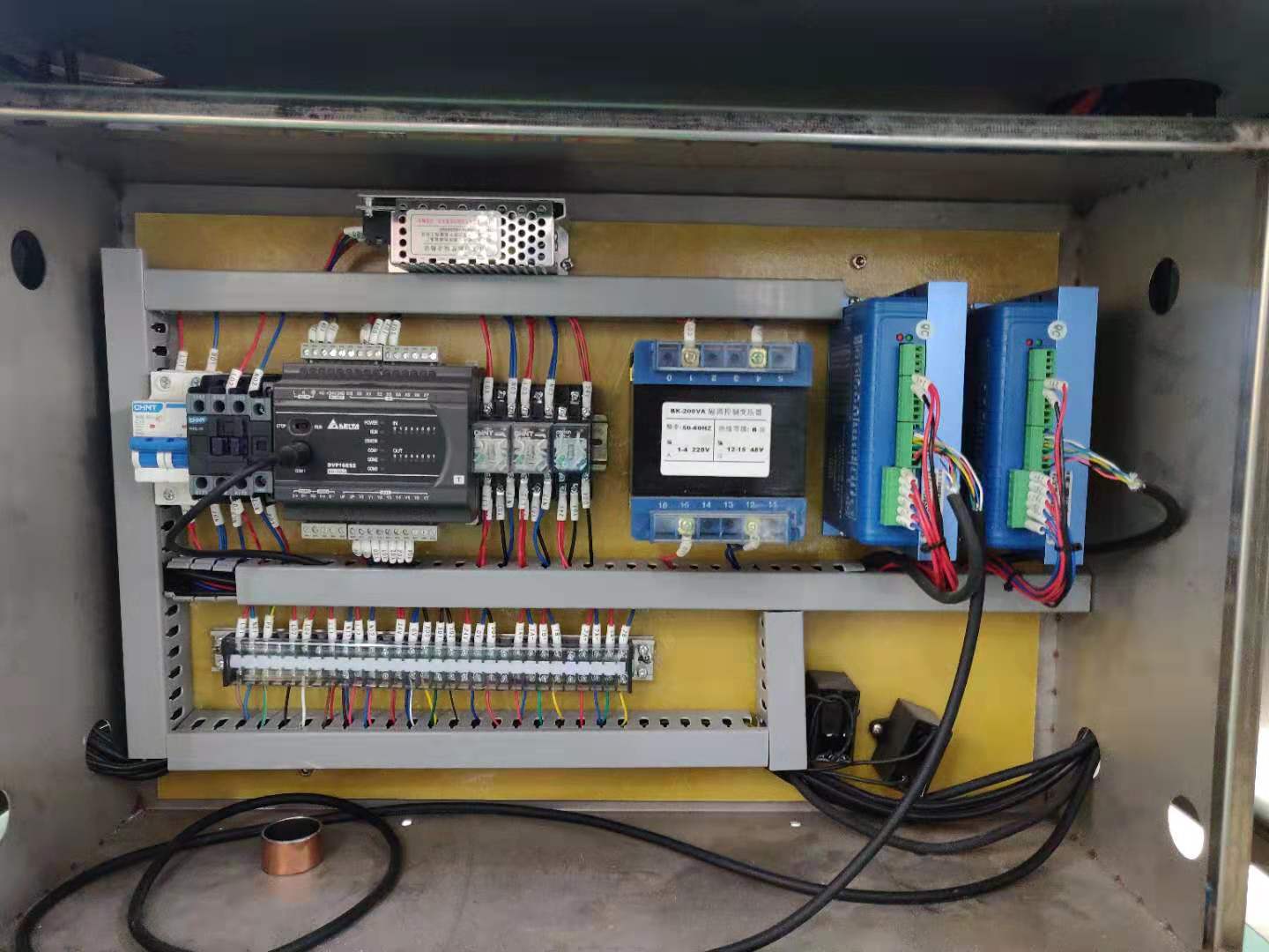 Automatic Plastic Cap Screw Capping Machines For Plastic Bottle Spray Pump
