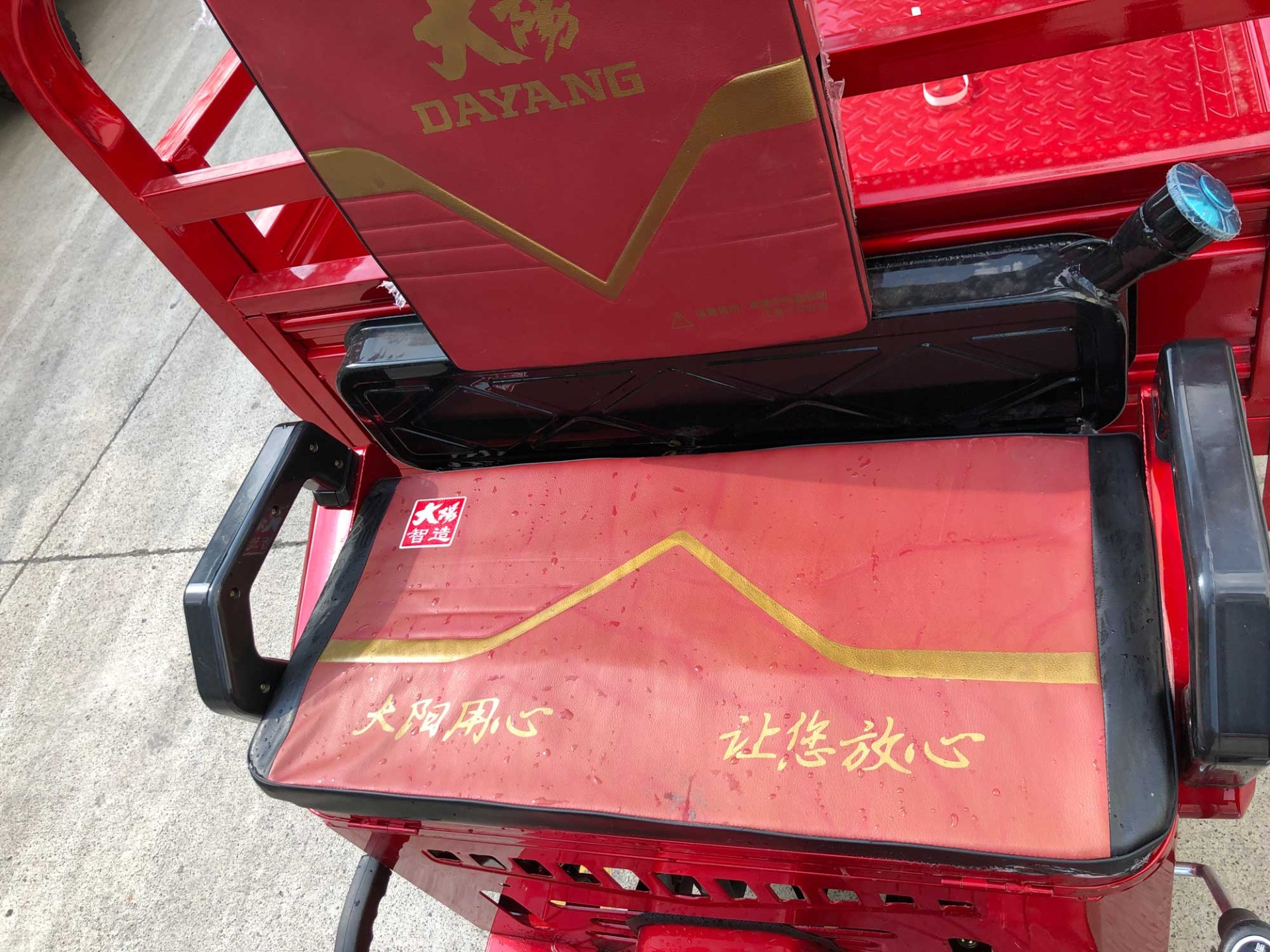 151 cc Light Weight Light Loading Truck Tricycle with Semi Cabin 110CC/150CC/175CC Engine