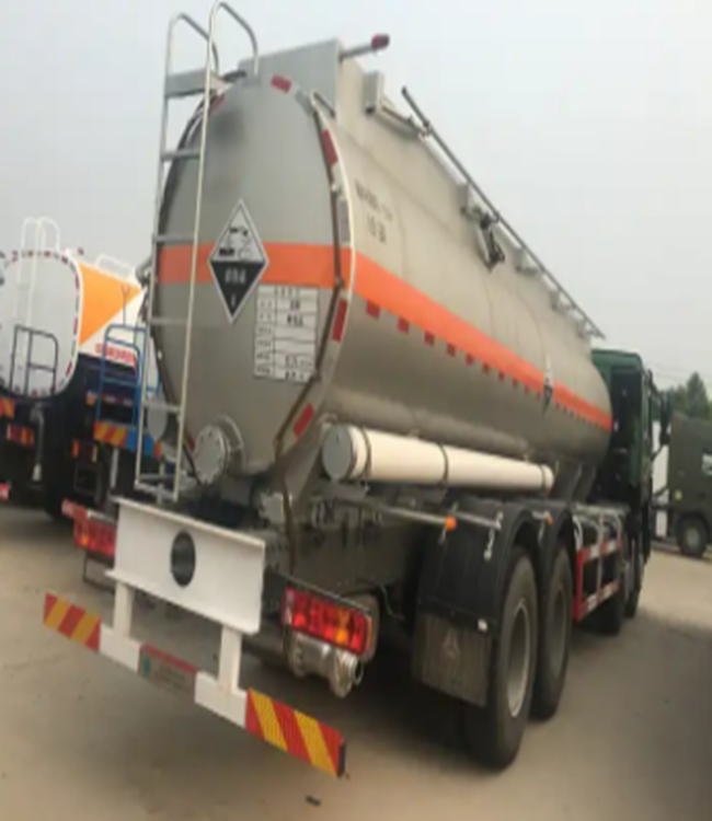 SINOTRUK SHACMAN Diesel Fuel Oil Tank Truck 20000 Liters Capacity 6x4 8x4 430HP Left Hand Drive Mobile Refueling Truck