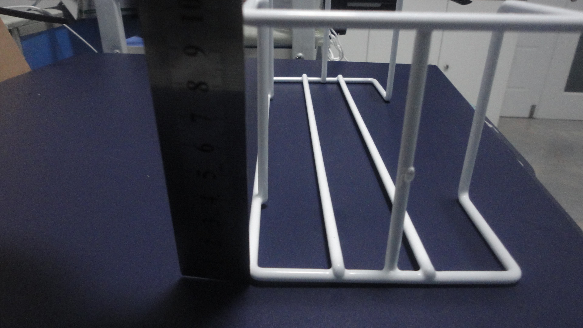 white Triple Wire 50*29*12.5cm Metal Glove Box Holder