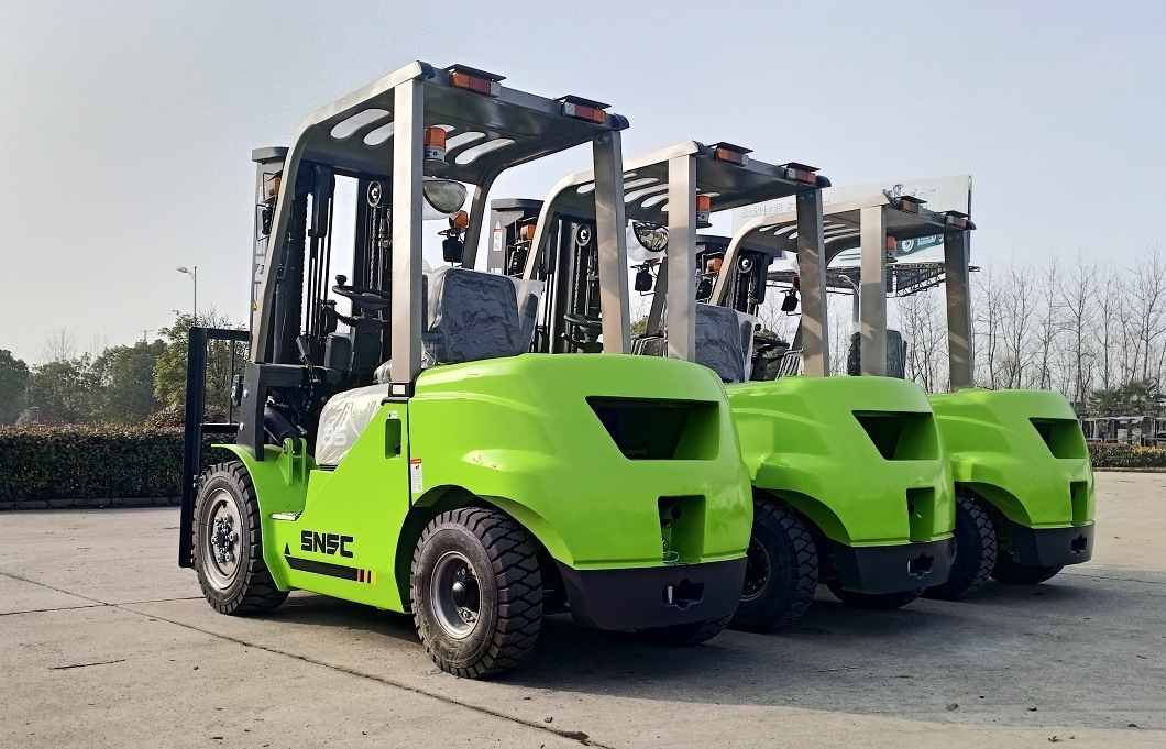 Triplex Mast 3.5 Tons Diesel Forklift with 4500mm Lifting Height